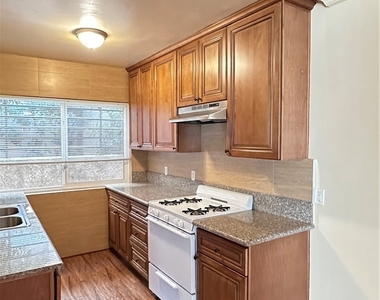 918 E Acacia - Photo Thumbnail 4