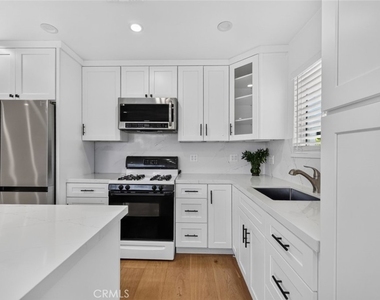 7502 Farmdale Avenue - Photo Thumbnail 9