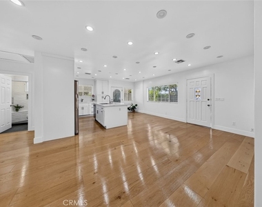7502 Farmdale Avenue - Photo Thumbnail 19
