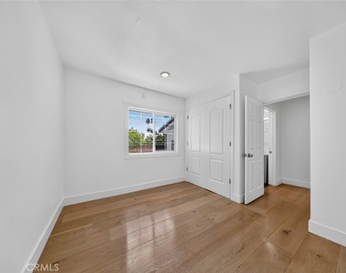 7502 Farmdale Avenue - Photo Thumbnail 22