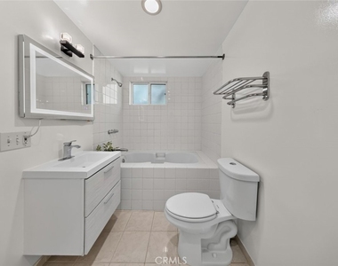 7502 Farmdale Avenue - Photo Thumbnail 17