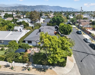 7502 Farmdale Avenue - Photo Thumbnail 30