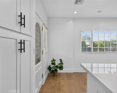 7502 Farmdale Avenue - Photo Thumbnail 11
