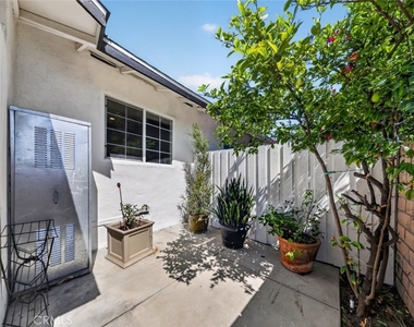 7502 Farmdale Avenue - Photo Thumbnail 27