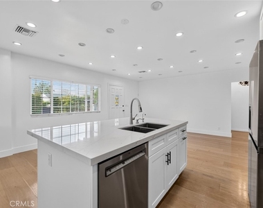 7502 Farmdale Avenue - Photo Thumbnail 10