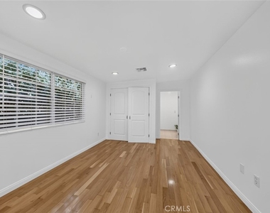 7502 Farmdale Avenue - Photo Thumbnail 15