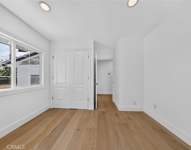 7502 Farmdale Avenue - Photo Thumbnail 23