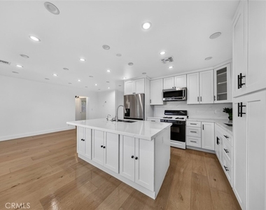 7502 Farmdale Avenue - Photo Thumbnail 7