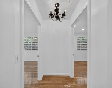 7502 Farmdale Avenue - Photo Thumbnail 13