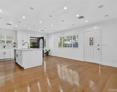 7502 Farmdale Avenue - Photo Thumbnail 6