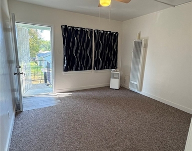 530 W 21st - Photo Thumbnail 4
