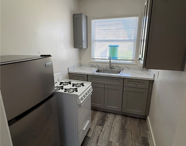 530 W 21st - Photo Thumbnail 3