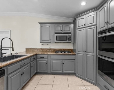 15921 Pine St. - Photo Thumbnail 3