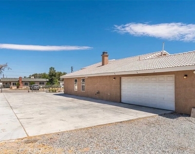 15921 Pine St. - Photo Thumbnail 1