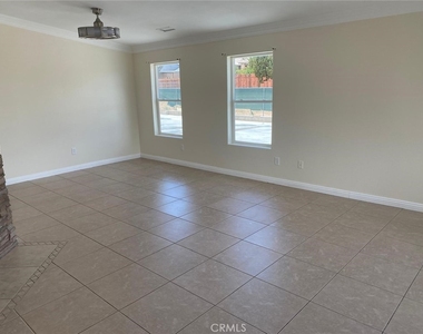15921 Pine St. - Photo Thumbnail 6