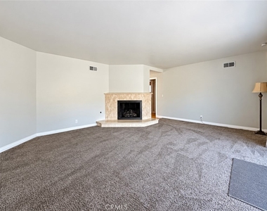 719 E Bennett Avenue - Photo Thumbnail 6