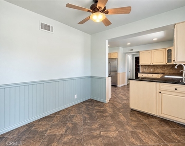 719 E Bennett Avenue - Photo Thumbnail 3