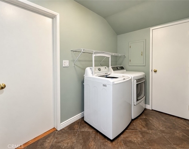 719 E Bennett Avenue - Photo Thumbnail 12