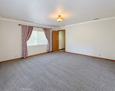 719 E Bennett Avenue - Photo Thumbnail 9