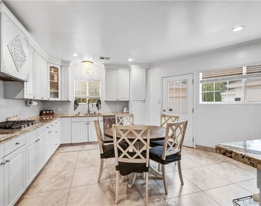 4919 Newcastle Avenue - Photo Thumbnail 7