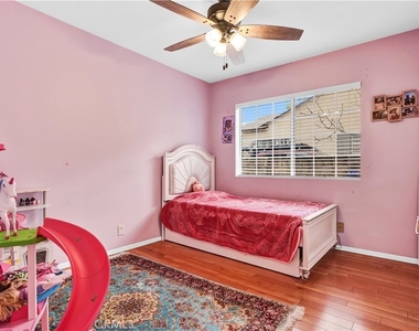 4919 Newcastle Avenue - Photo Thumbnail 15