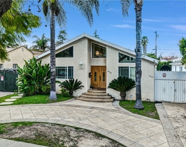 4919 Newcastle Avenue - Photo Thumbnail 2