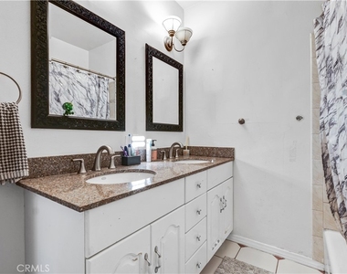 4919 Newcastle Avenue - Photo Thumbnail 17
