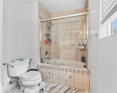 4919 Newcastle Avenue - Photo Thumbnail 19