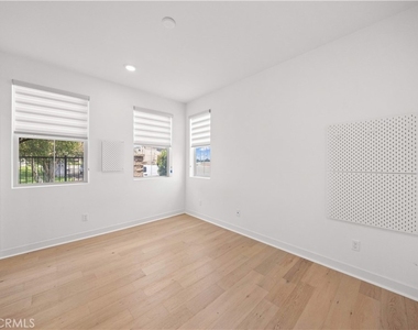 10301 Triple Crown Lane - Photo Thumbnail 15