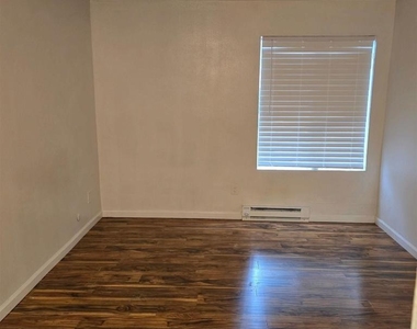 1333 N Camino Alto - Photo Thumbnail 5