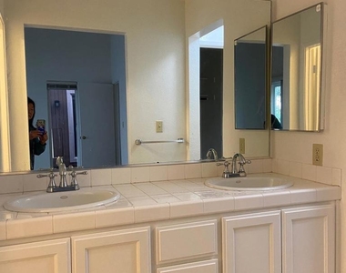 343 Flaming Oak Dr - Photo Thumbnail 14