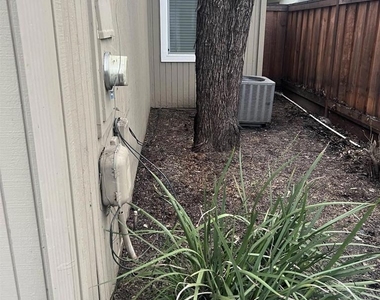 343 Flaming Oak Dr - Photo Thumbnail 3