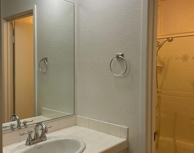 343 Flaming Oak Dr - Photo Thumbnail 21