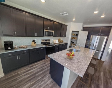 4140 Markovich Ct - Photo Thumbnail 8