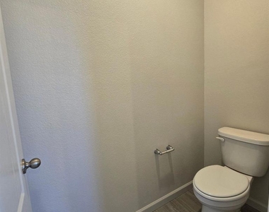 4140 Markovich Ct - Photo Thumbnail 11