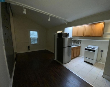 1720 Sonoma - Photo Thumbnail 12