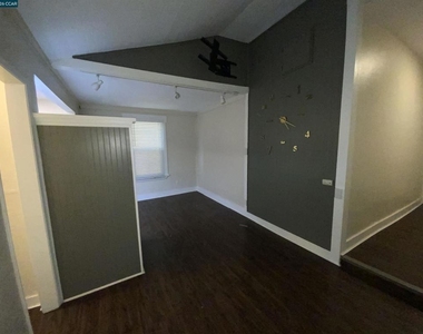 1720 Sonoma - Photo Thumbnail 4