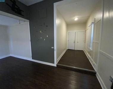 1720 Sonoma - Photo Thumbnail 3