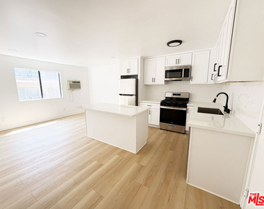 5440 Carlton Way - Photo Thumbnail 1