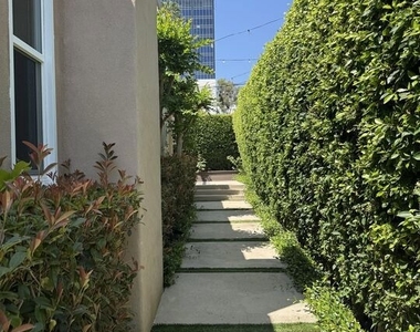 9001 Phyllis Avenue - Photo Thumbnail 17