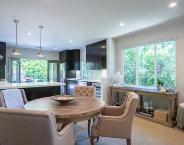 9001 Phyllis Avenue - Photo Thumbnail 6