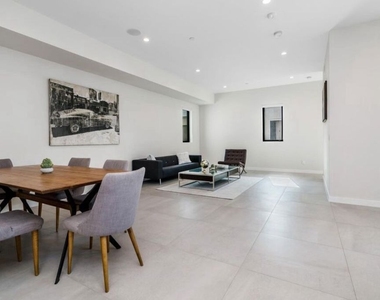 530 N Hayworth Avenue - Photo Thumbnail 11
