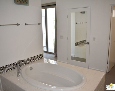 938 Oceo Circle - Photo Thumbnail 8