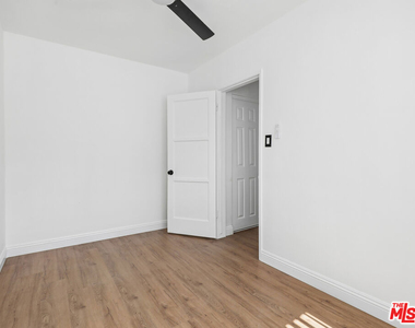 4010 Los Feliz Boulevard - Photo Thumbnail 13
