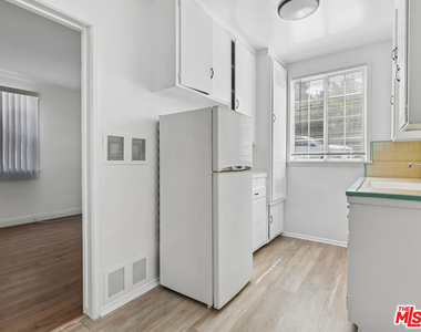 4010 Los Feliz Boulevard - Photo Thumbnail 8