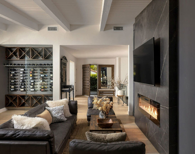 344 Arno Way - Photo Thumbnail 9