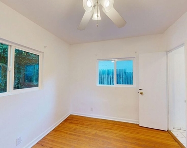 2107 Vine Street - Photo Thumbnail 12