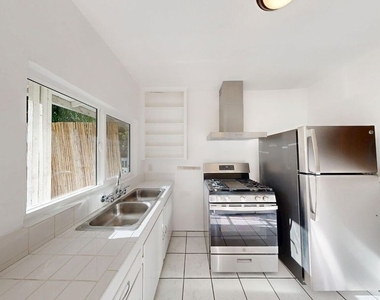 2107 Vine Street - Photo Thumbnail 4