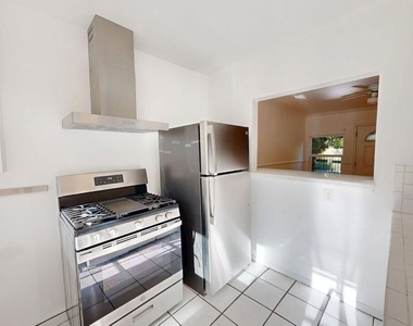 2107 Vine Street - Photo Thumbnail 6
