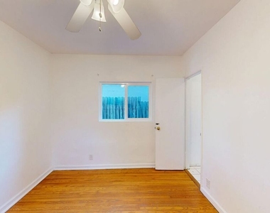 2107 Vine Street - Photo Thumbnail 11